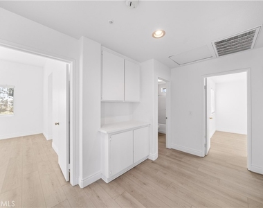 6766 Royal Crest Court - Photo Thumbnail 46
