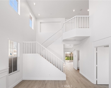 6766 Royal Crest Court - Photo Thumbnail 15