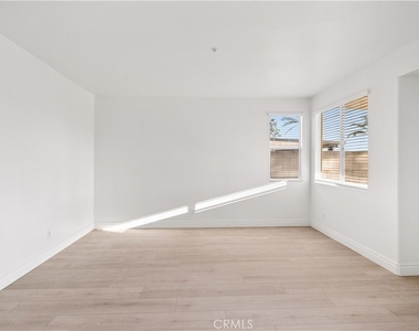 6766 Royal Crest Court - Photo Thumbnail 38