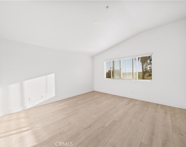 6766 Royal Crest Court - Photo Thumbnail 39
