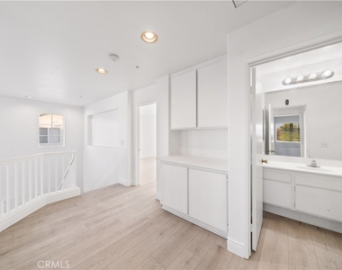 6766 Royal Crest Court - Photo Thumbnail 45