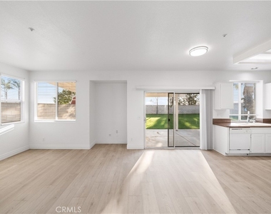 6766 Royal Crest Court - Photo Thumbnail 19