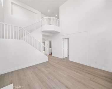 6766 Royal Crest Court - Photo Thumbnail 14