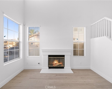 6766 Royal Crest Court - Photo Thumbnail 17