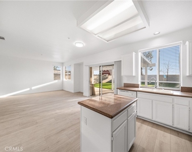 6766 Royal Crest Court - Photo Thumbnail 22