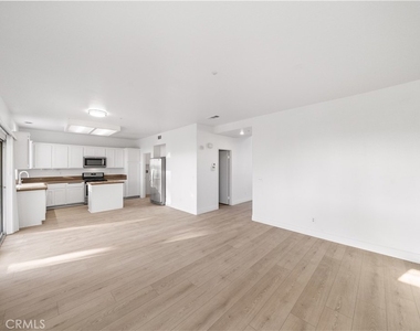 6766 Royal Crest Court - Photo Thumbnail 20