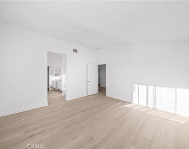 6766 Royal Crest Court - Photo Thumbnail 25