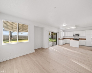 6766 Royal Crest Court - Photo Thumbnail 18