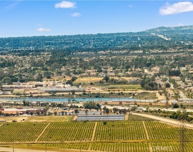 6766 Royal Crest Court - Photo Thumbnail 7