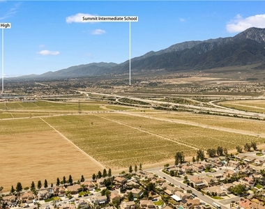 6766 Royal Crest Court - Photo Thumbnail 12