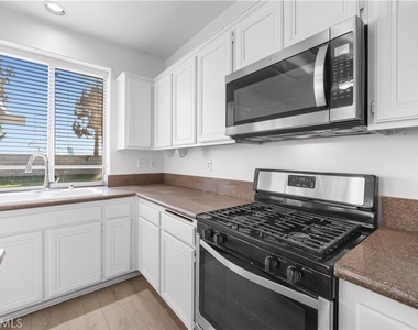 6766 Royal Crest Court - Photo Thumbnail 23