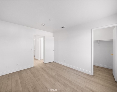 6766 Royal Crest Court - Photo Thumbnail 34