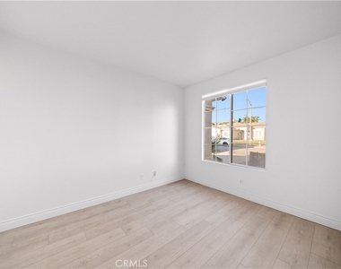 6766 Royal Crest Court - Photo Thumbnail 33