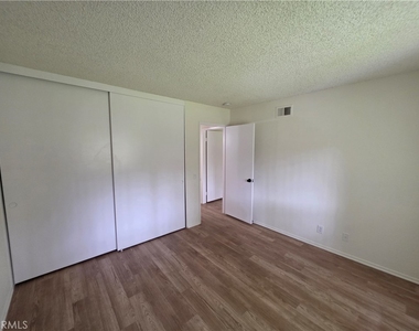 26257 Hillsford Place - Photo Thumbnail 13