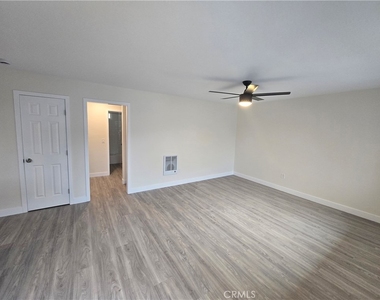 6051 Lemon Avenue - Photo Thumbnail 7