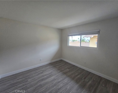 6051 Lemon Avenue - Photo Thumbnail 4