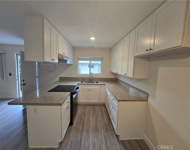 6051 Lemon Avenue - Photo Thumbnail 10