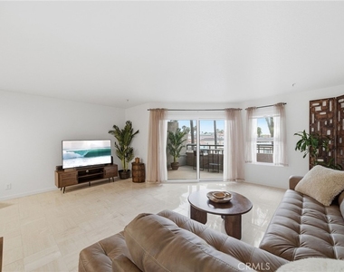 1200 Pacific Coast Highway - Photo Thumbnail 5