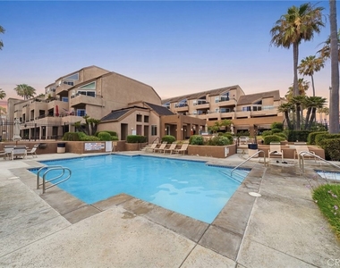1200 Pacific Coast Highway - Photo Thumbnail 25