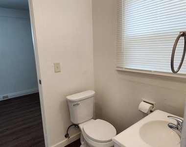 1809 Fern Street - Photo Thumbnail 8
