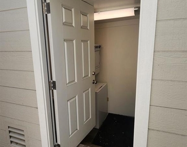 1809 Fern Street - Photo Thumbnail 9