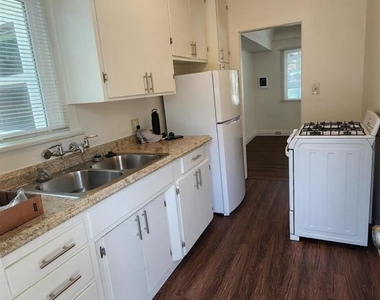 1809 Fern Street - Photo Thumbnail 3