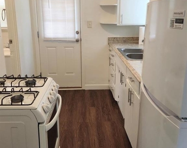 1809 Fern Street - Photo Thumbnail 4