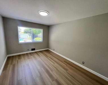 20607 Russell Lane - Photo Thumbnail 13
