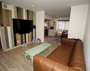 18954 Sherman Way - Photo Thumbnail 6