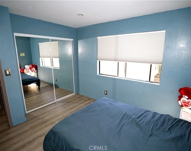 18954 Sherman Way - Photo Thumbnail 23