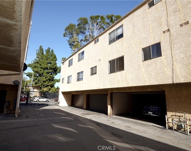 18954 Sherman Way - Photo Thumbnail 33