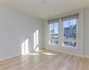 268 Caruso Avenue - Photo Thumbnail 20