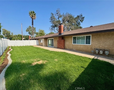 357 N Vermont Avenue - Photo Thumbnail 14