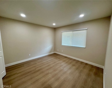 357 N Vermont Avenue - Photo Thumbnail 4