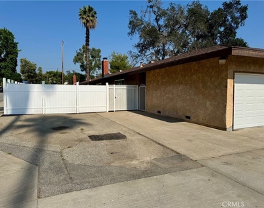 357 N Vermont Avenue - Photo Thumbnail 16