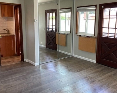 947 E Cypress Avenue - Photo Thumbnail 10
