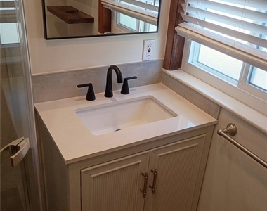 947 E Cypress Avenue - Photo Thumbnail 26