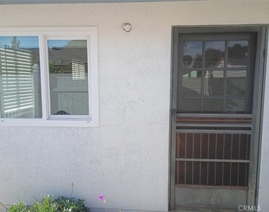 947 E Cypress Avenue - Photo Thumbnail 3