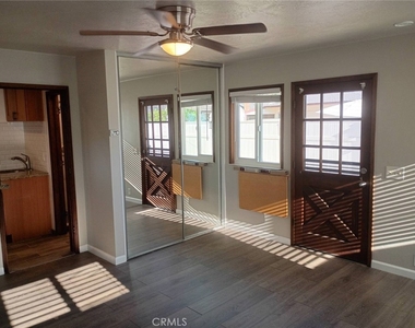 947 E Cypress Avenue - Photo Thumbnail 7