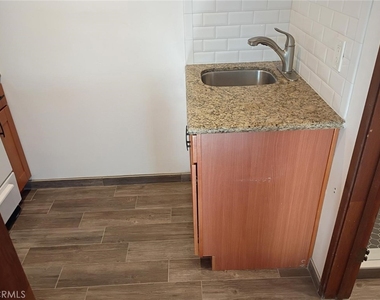 947 E Cypress Avenue - Photo Thumbnail 20