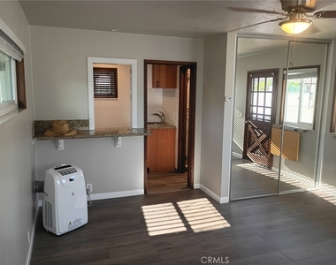 947 E Cypress Avenue - Photo Thumbnail 8