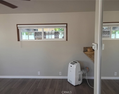 947 E Cypress Avenue - Photo Thumbnail 13