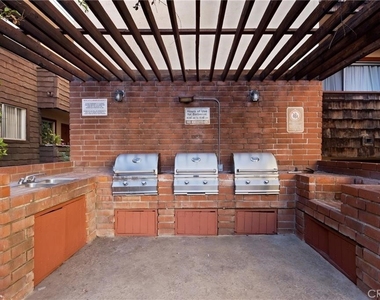 5400 Newcastle - Photo Thumbnail 22