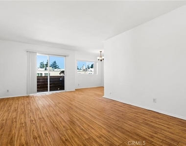 5400 Newcastle - Photo Thumbnail 5