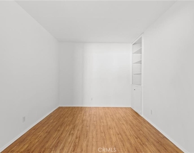 5400 Newcastle - Photo Thumbnail 17