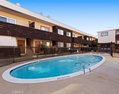 5400 Newcastle - Photo Thumbnail 20