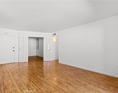 5400 Newcastle - Photo Thumbnail 4