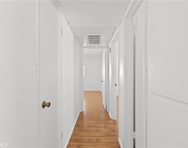 5400 Newcastle - Photo Thumbnail 15