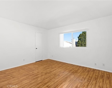 5400 Newcastle - Photo Thumbnail 13