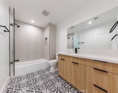 1065 S Corning Street - Photo Thumbnail 15